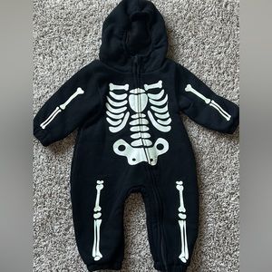new condition 9-12m glow in the dark costume.